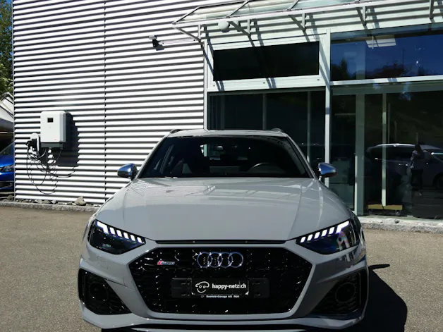 Audi RS4 Avant quattro tiptronic