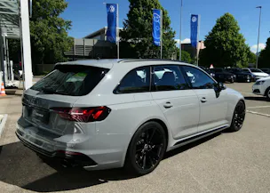 Audi RS4 Avant quattro tiptronic