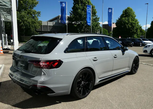 Audi RS4 Avant quattro tiptronic
