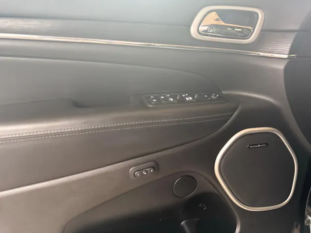 Jeep Grand Cherokee 3.0 CRD 250 Summit / ab 3,99% Leasing bei Abschluss einer Protect Autoversicherung