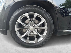 Fahrzeugbild JEEP Grand Cherokee 3.0 CRD 250 Summit / ab 3,99% Leasing bei Abschluss einer Protect Autoversicherung
