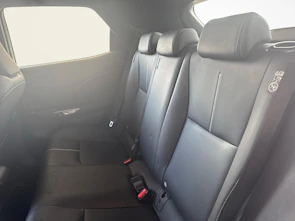 Fahrzeugbild LEXUS LBX 1.5 Hybrid Relax / ab 3,99% Leasing bei Abschluss einer Protect Autoversicherung