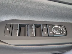 Toyota Prius 2.0 Plug-In-Hybrid Trend / ab 3,99% Leasing bei Abschluss einer Protect Autoversicherung