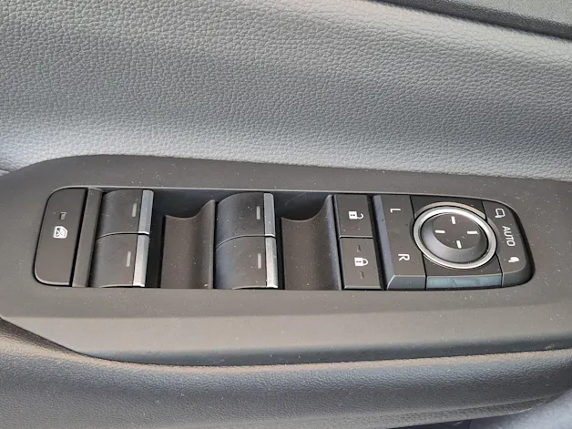 Toyota Prius 2.0 Plug-In-Hybrid Trend / ab 3,99% Leasing bei Abschluss einer Protect Autoversicherung