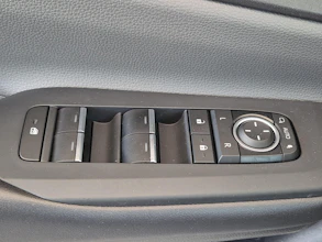 https://vehicle.imgix.net/4325868/592c4b85-4bc7-4cca-9320-082a80e88f6b.jpg