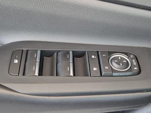 immagine del veicolo TOYOTA Prius 2.0 Plug-In-Hybrid Trend / ab 3,99% Leasing bei Abschluss einer Protect Autoversicherung