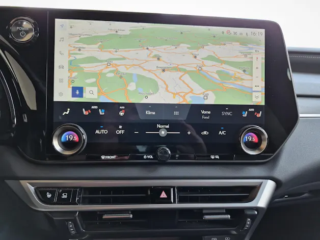 Lexus RX 450h+ Excellence / ab 3,99% Leasing bei Abschluss einer Protect Autoversicherung