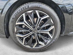 https://vehicle.imgix.net/4325870/b57d9890-17c8-4968-8585-ee957bba815b.jpg