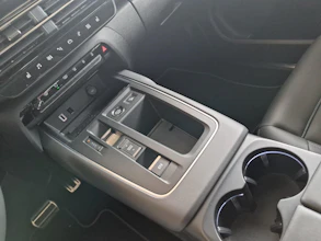 https://vehicle.imgix.net/4325874/06caa22c-5d49-4940-84a8-ff99e1924cef.jpg