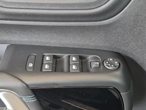 https://vehicle.imgix.net/4325874/9b7ada4e-8cd5-44ff-bc45-ffc11ab8c99d.jpg