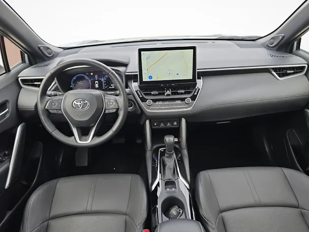Toyota Corolla Cross 2.0 HSD Premium AWD-i / ab 3,99% Leasing bei Abschluss einer Protect Autoversicherung