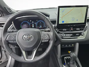 Toyota Corolla Cross 2.0 HSD Premium AWD-i / ab 3,99% Leasing bei Abschluss einer Protect Autoversicherung
