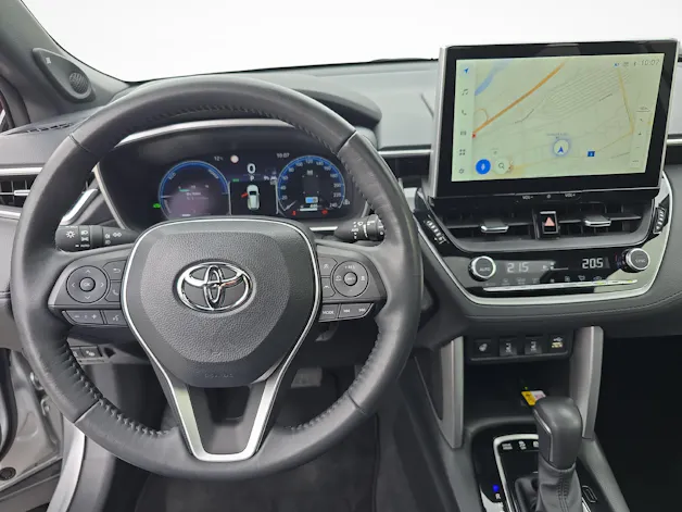 Toyota Corolla Cross 2.0 HSD Premium AWD-i / ab 3,99% Leasing bei Abschluss einer Protect Autoversicherung