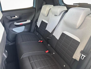 https://vehicle.imgix.net/4325880/7c70a87f-fd02-4026-8ac9-fe80e503215d.jpg