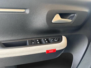 https://vehicle.imgix.net/4325880/a67b0d8f-945f-4c5f-bebf-65070eecc431.jpg