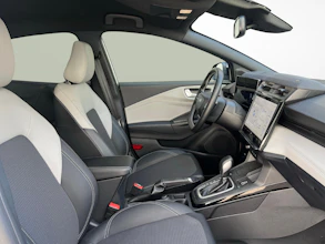 https://vehicle.imgix.net/4325929/46d60804-41a5-4dde-808a-b71778fbc443.jpg