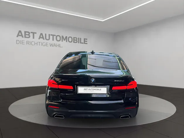 BMW 520d xDrive paddles