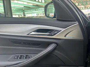 BMW 520d xDrive paddles