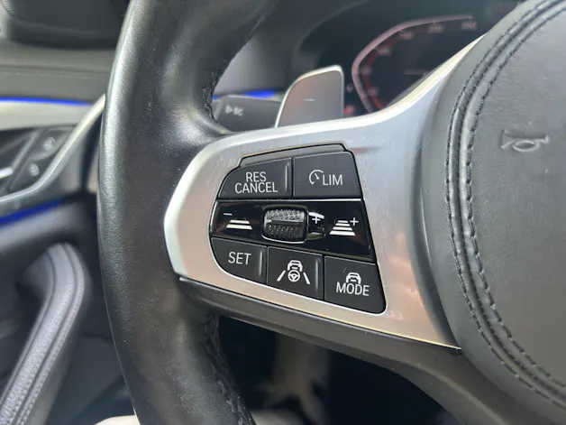 BMW 520d xDrive paddles