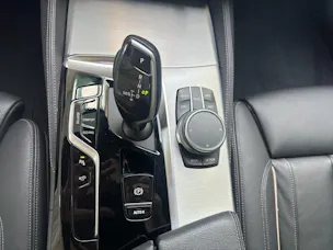BMW 520d xDrive paddles