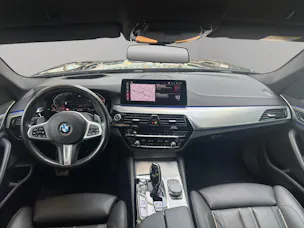 BMW 520d xDrive paddles