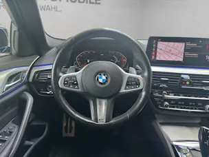BMW 520d xDrive paddles