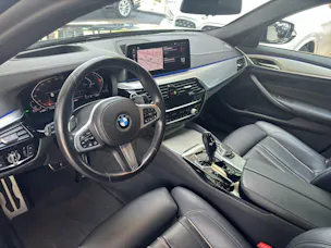 BMW 520d xDrive paddles