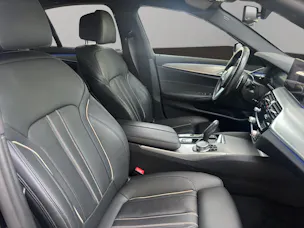 BMW 520d xDrive paddles