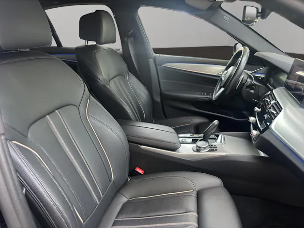 BMW 520d xDrive paddles