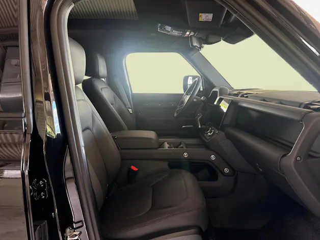 Land Rover Defender 110 2.0 P300e X-Dynamic HSE