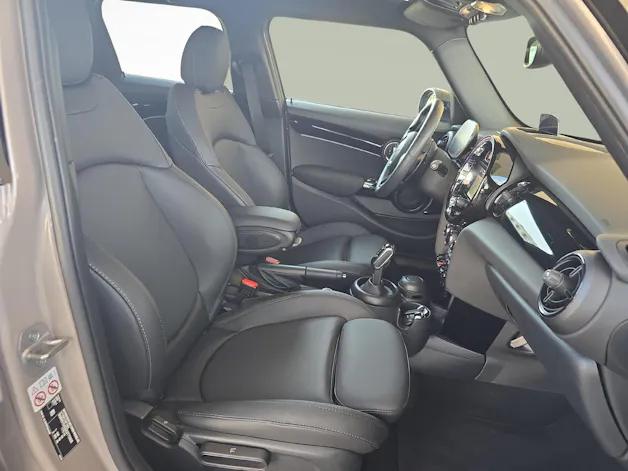 Mini F55 2.0i Cooper S SDKG / ab 3,9% Leasing bei Abschluss einer Protect Autoversicherung