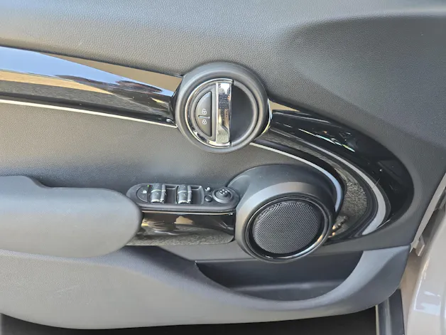 Mini F55 2.0i Cooper S SDKG / ab 3,9% Leasing bei Abschluss einer Protect Autoversicherung