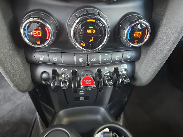 Mini F55 2.0i Cooper S SDKG / ab 3,9% Leasing bei Abschluss einer Protect Autoversicherung