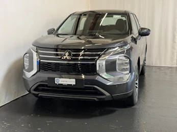 Fahrzeugbild MITSUBISHI Outlander 2.4 PHEV Inform 4x4 Fahrzeugbild MITSUBISHI Outlander 2.4 PHEV Inform 4x4
