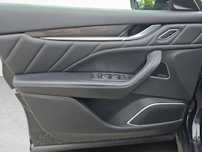 https://vehicle.imgix.net/4326213/1c61f871-a990-48b0-8c62-fb5f9df63a96.jpg
