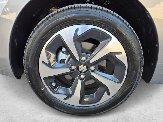 Suzuki Swift 1.2 Tradizio Top Hybrid 4x4 / ab 3,99% Leasing bei Abschluss einer Protect Autoversicherung