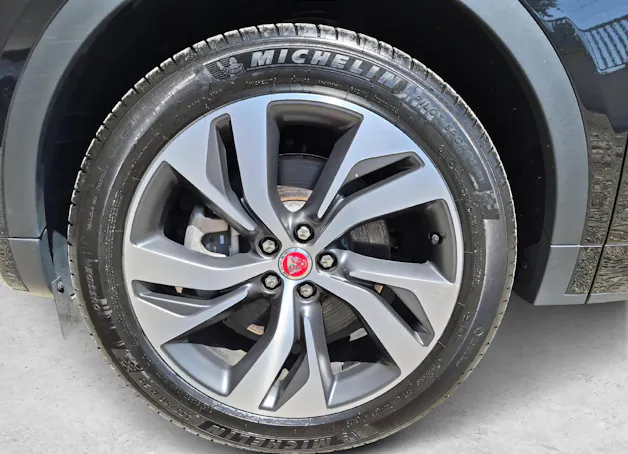 Jaguar E-Pace 1.5 T 300e R-Dynamic HSE AWD / ab 0,99% Leasing bei Abschluss einer Protect Autoversicherung