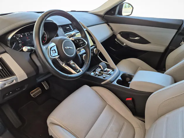 Jaguar E-Pace 1.5 T 300e R-Dynamic HSE AWD / ab 0,99% Leasing bei Abschluss einer Protect Autoversicherung