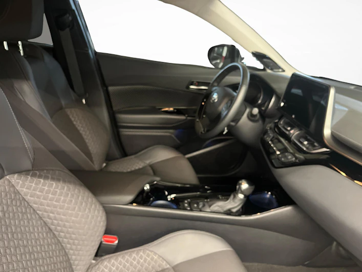 image du véhicule TOYOTA C-HR