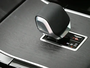 image du véhicule LAND ROVER Range Rover Velar 2.0 P400e Belgravia Edition
