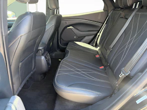 https://vehicle.imgix.net/4326568/c2873a9d-d693-48ef-bbd1-5e3c0e4ff0df.jpg