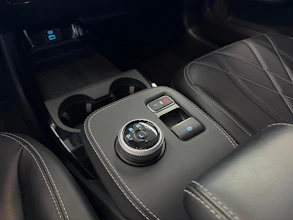 https://vehicle.imgix.net/4326568/dfb56e18-dd33-4e85-8003-f9d110d37c29.jpg