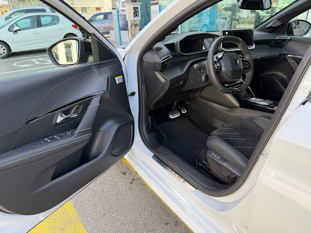 Peugeot 208 1.2 Hybrid 145 GT