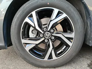Toyota Yaris 1.5 VVT-i HSD Trend
