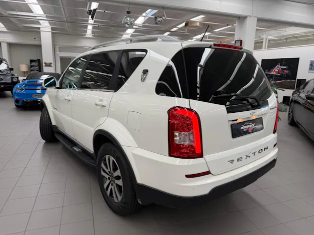 KGM -SsangYong Rexton RX200 e-XDi Sapphire 4WD Automatic