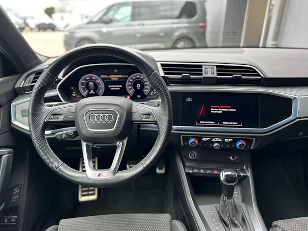 Audi Q3 45 TFSI e S line Attraction S-tronic