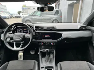 Audi Q3 45 TFSI e S line Attraction S-tronic