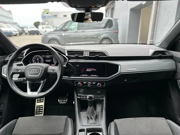 Audi Q3 45 TFSI e S line Attraction S-tronic