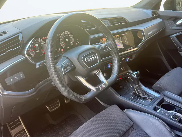 Audi Q3 40 TFSI S line quattro S-tronic
