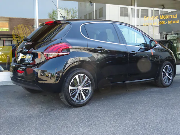 Peugeot 208 1.2 PureTech Roland Garros EAT6